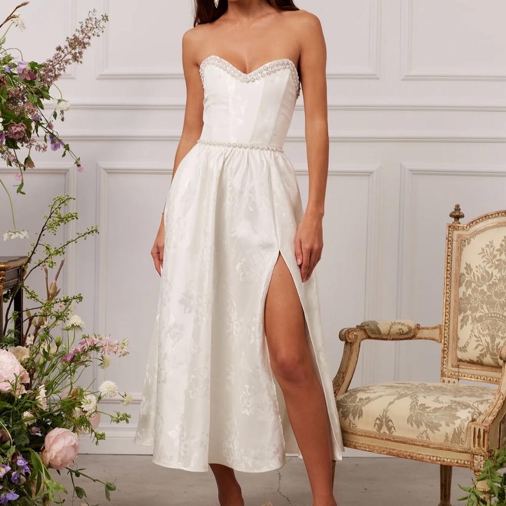 V. Chapman - The Lucia Dress in White Baroque Floral